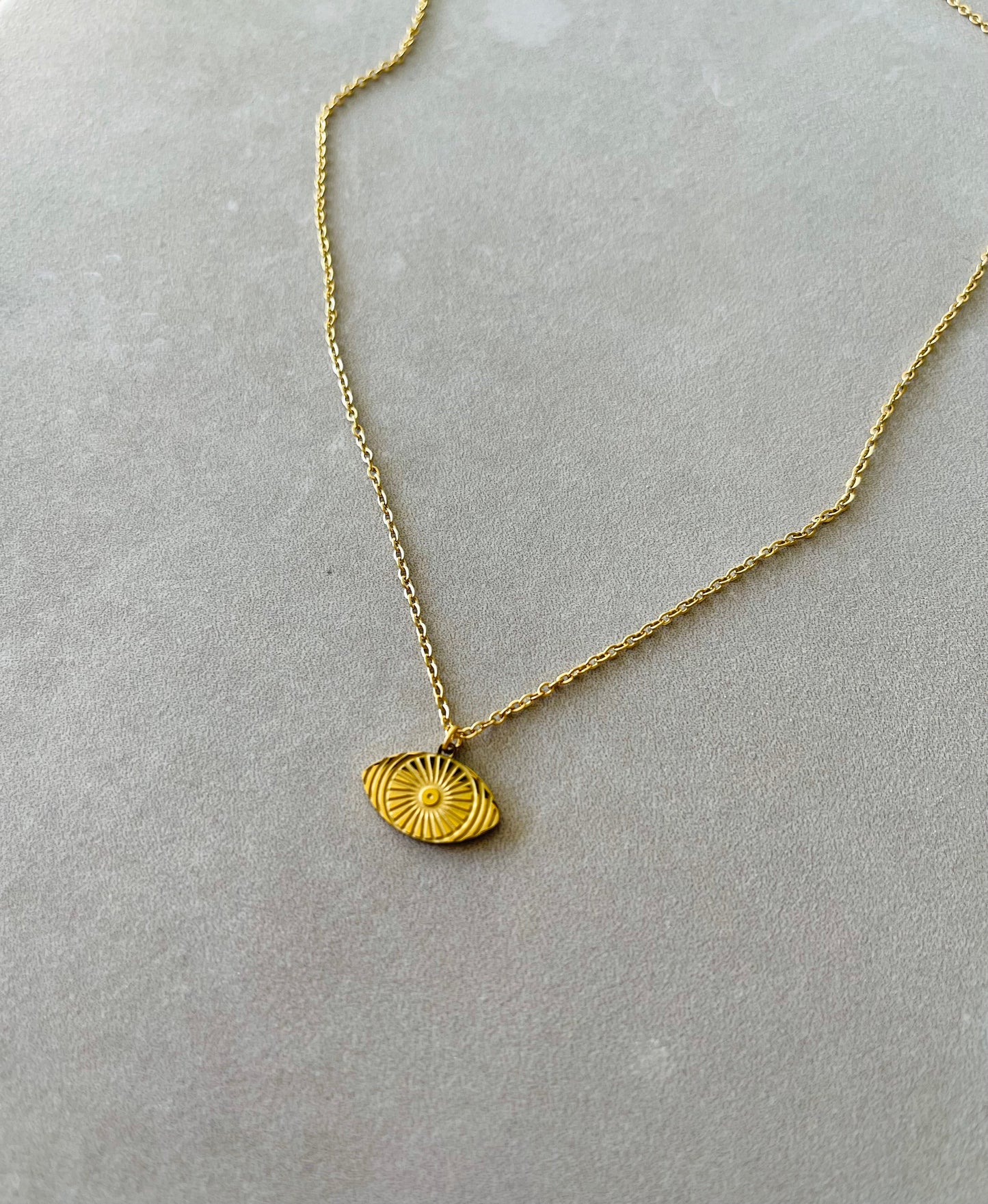 Vintage Eye Necklace - Gold