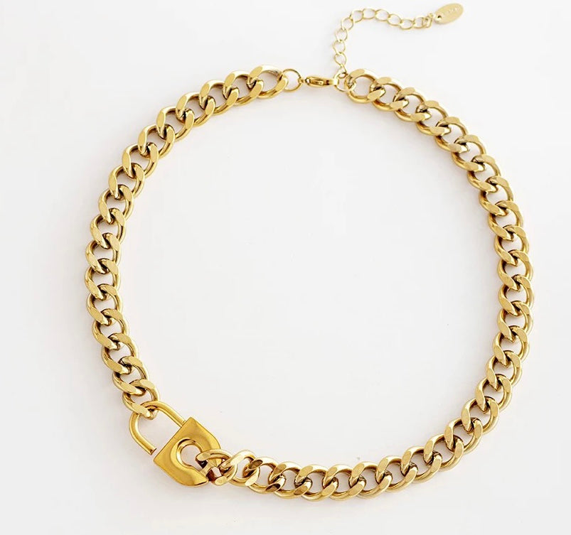 Chain Choker Necklace with a Lock - Gold