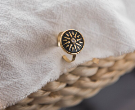 Round Ring in Black - Star - Gold