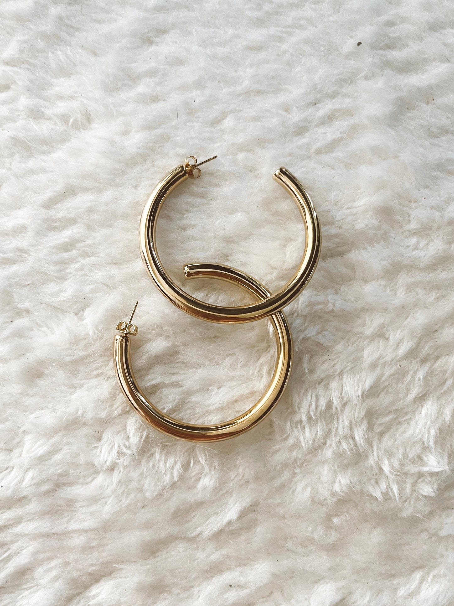 Large Hoop Earrings in Gold - Stainless Steel